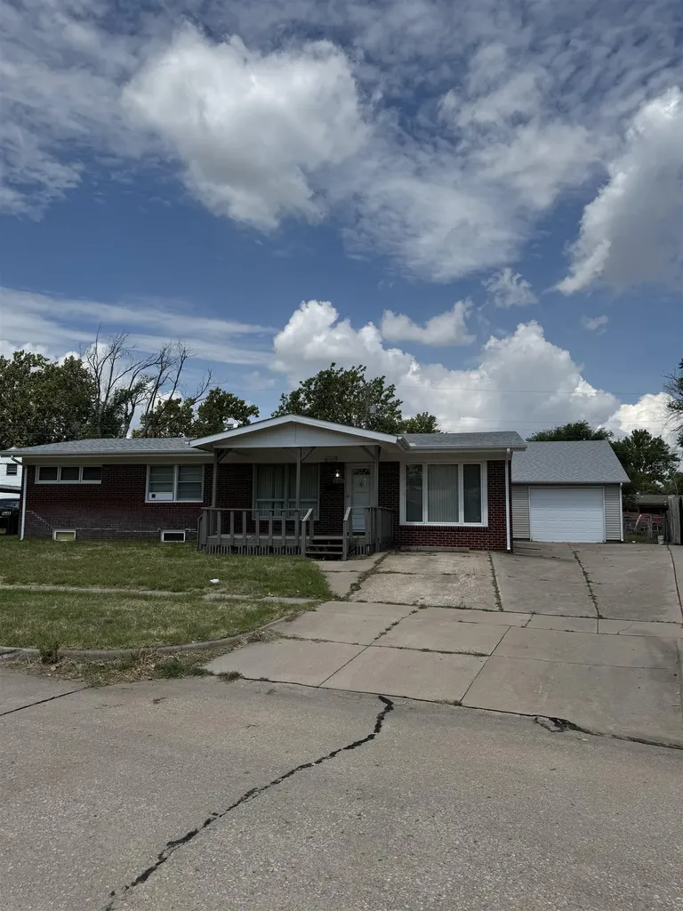 3401 S Laura Avenue Wichita KS 67216