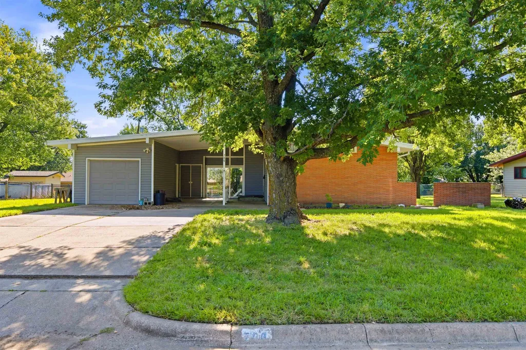 706 S Freeborn Marion KS 66861