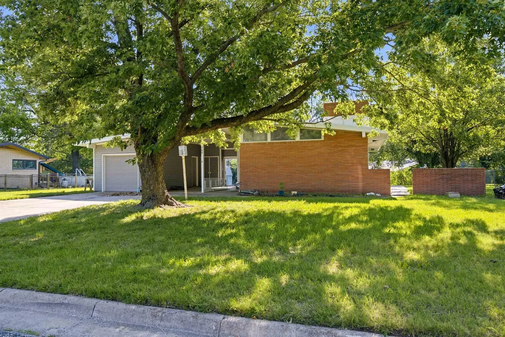 706 S Freeborn Marion KS 66861
