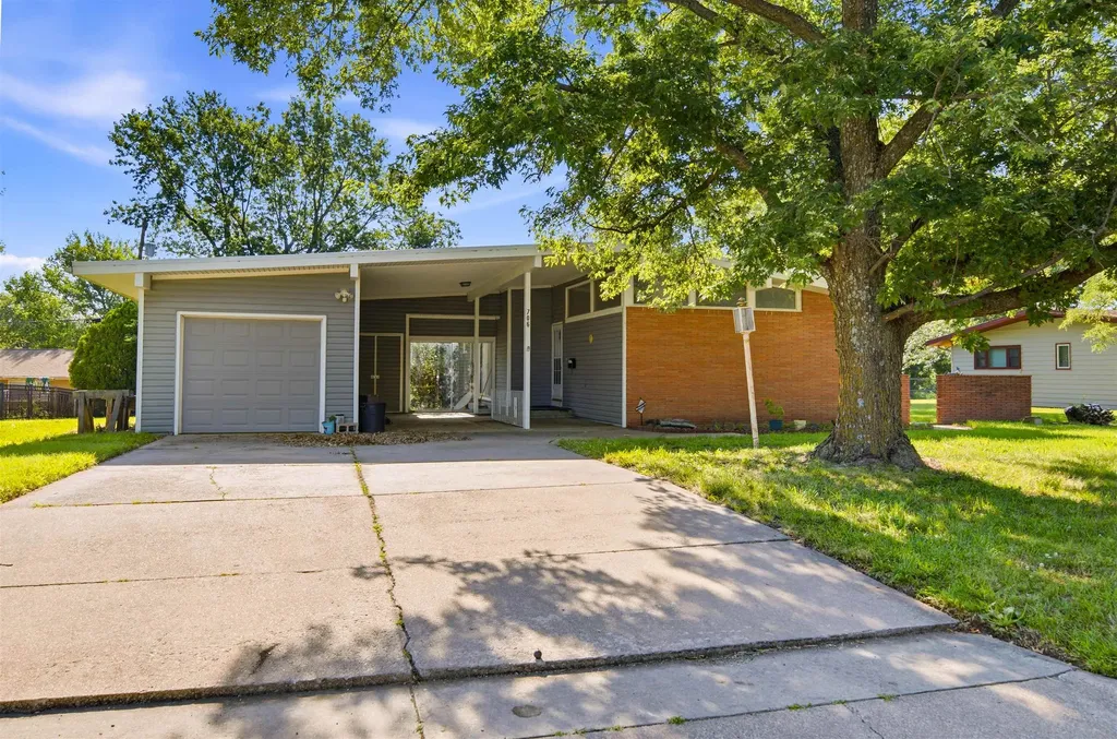 706 S Freeborn Marion KS 66861