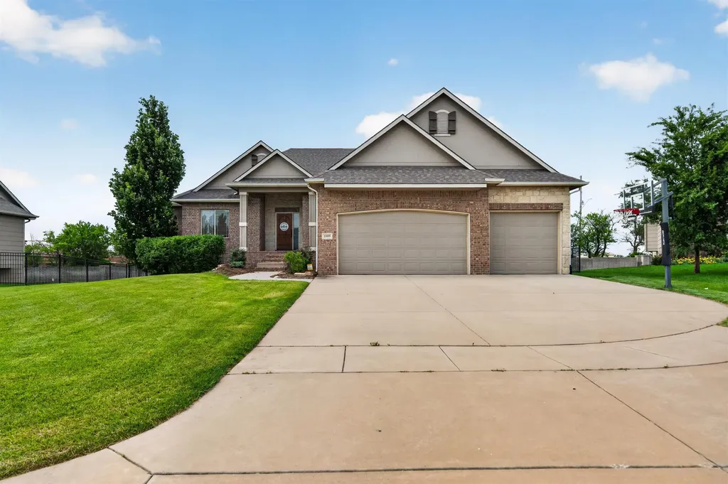 1009 E Rosemont Andover KS 67002