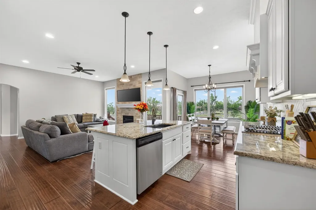 1009 E Rosemont Andover KS 67002
