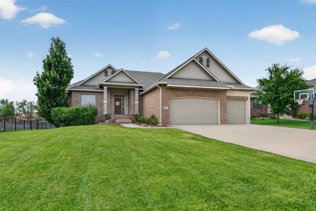 1009 E Rosemont Andover KS 67002