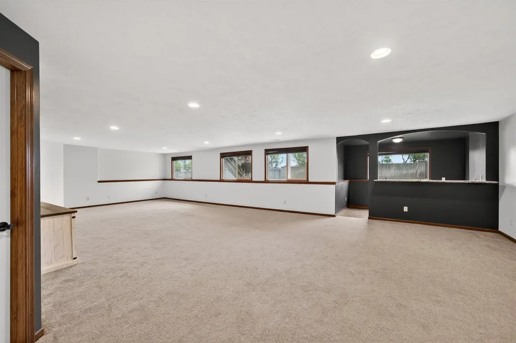 1009 E Rosemont Andover KS 67002