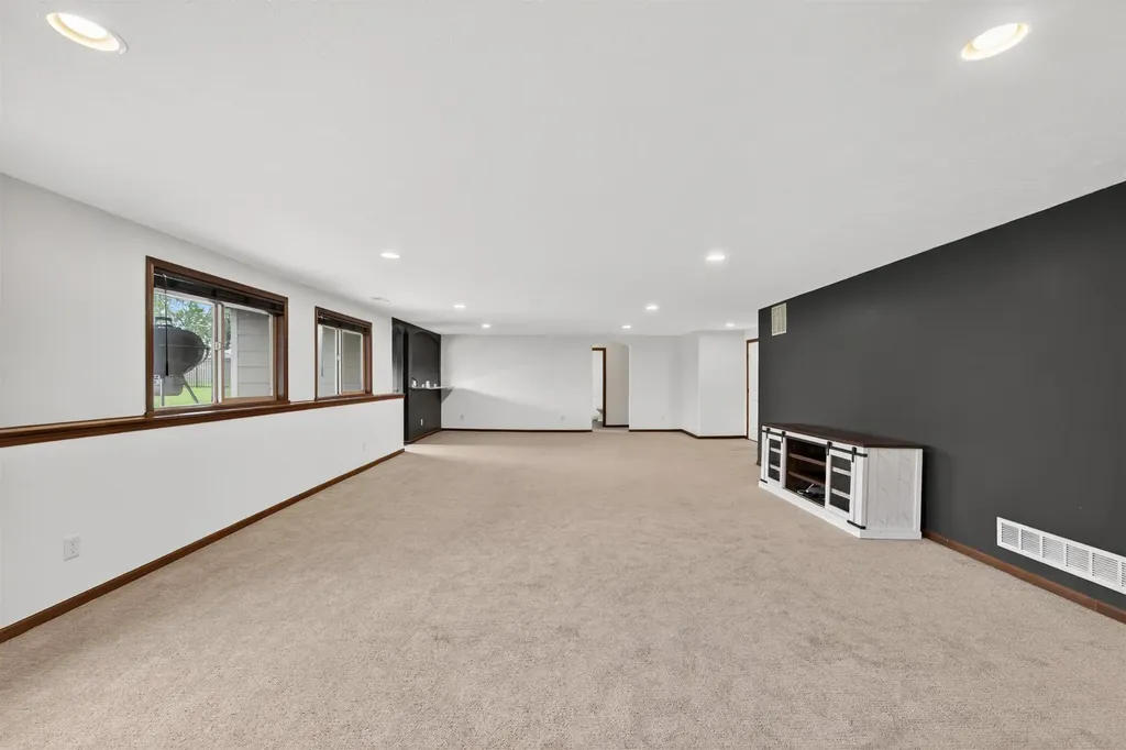 1009 E Rosemont Andover KS 67002