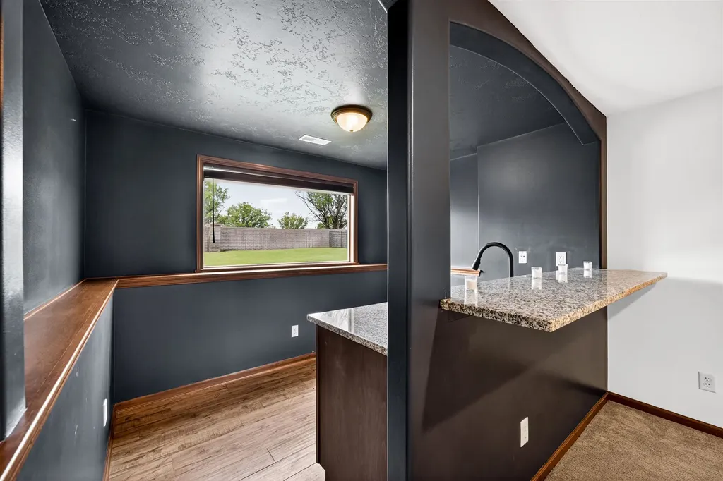 1009 E Rosemont Andover KS 67002