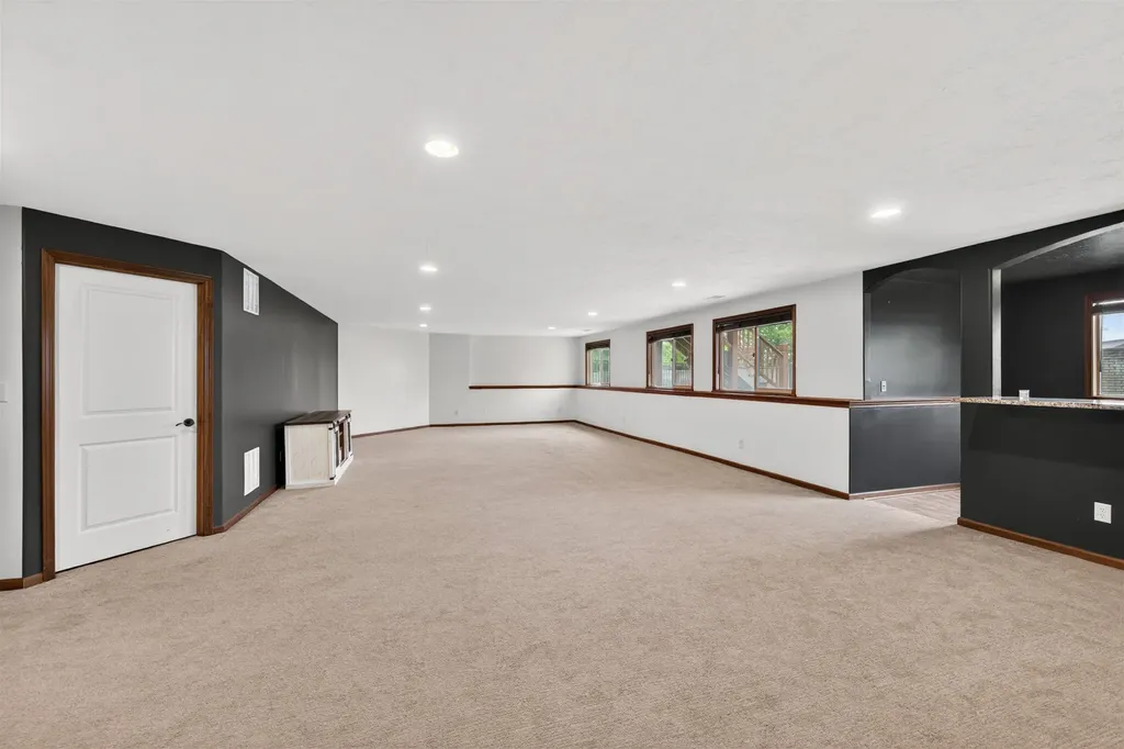 1009 E Rosemont Andover KS 67002
