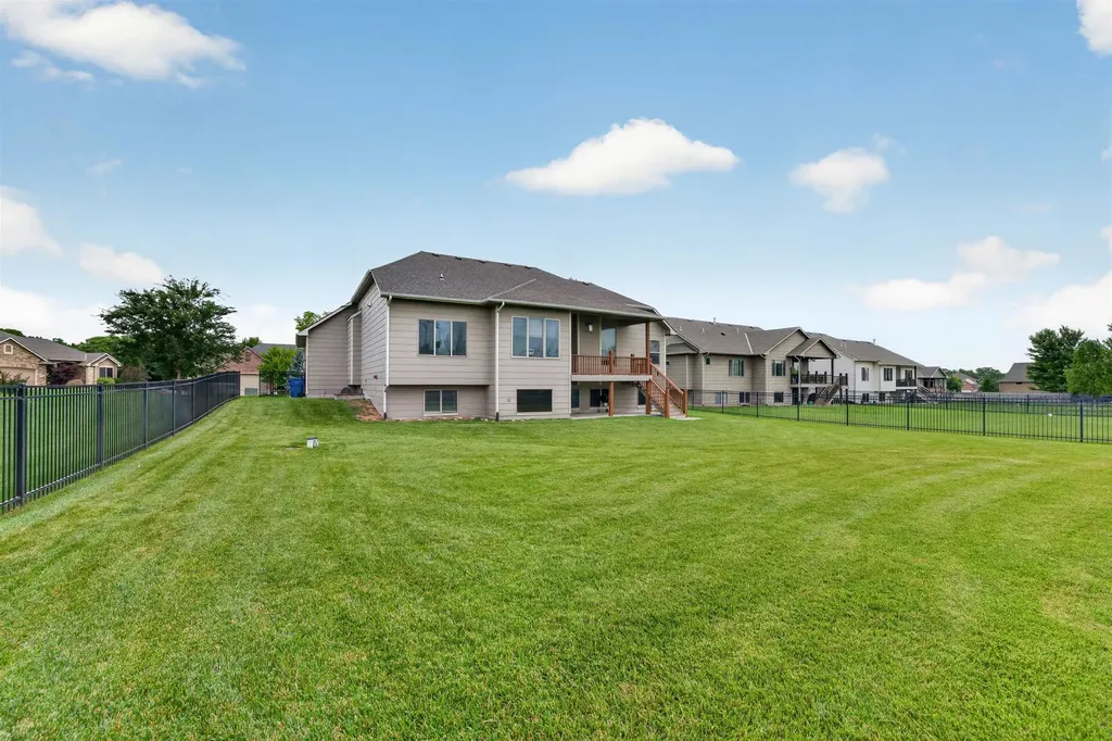 1009 E Rosemont Andover KS 67002