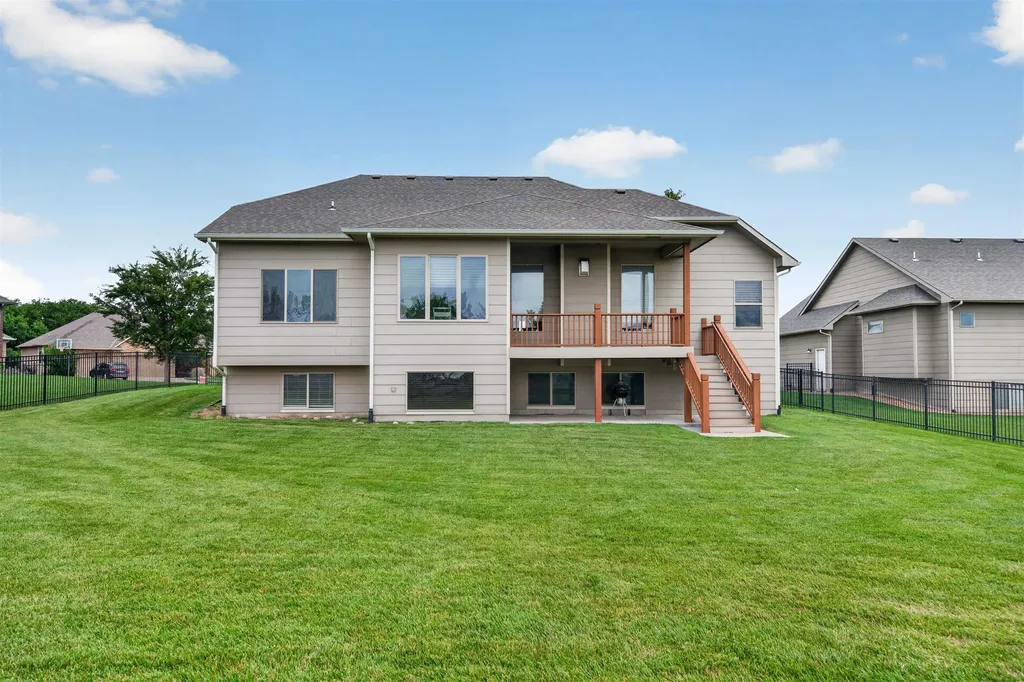 1009 E Rosemont Andover KS 67002