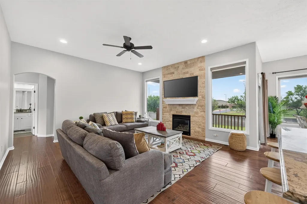 1009 E Rosemont Andover KS 67002