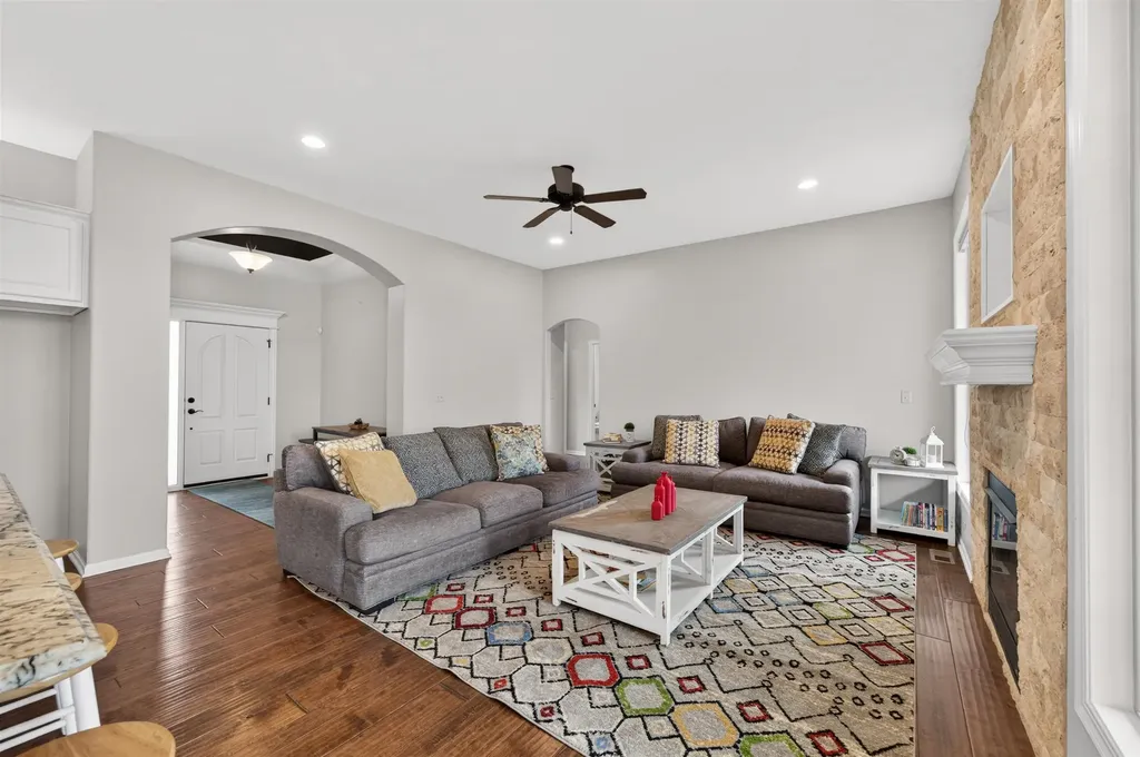 1009 E Rosemont Andover KS 67002