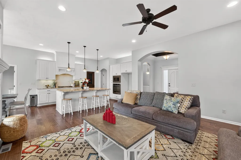 1009 E Rosemont Andover KS 67002