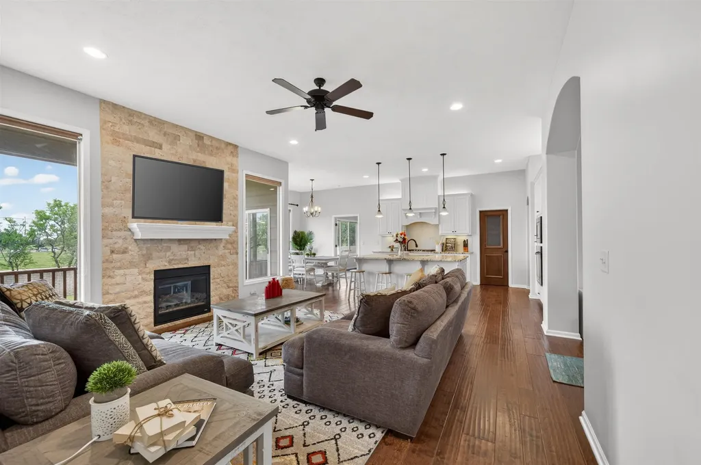 1009 E Rosemont Andover KS 67002