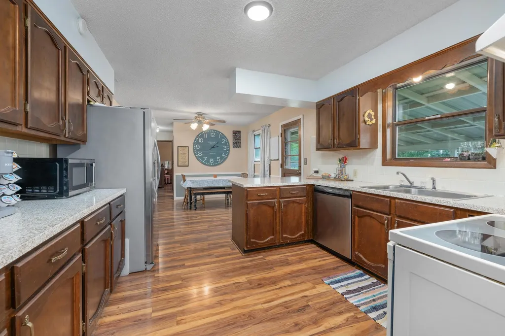 1109 N Burrows Belle Plaine KS 67013