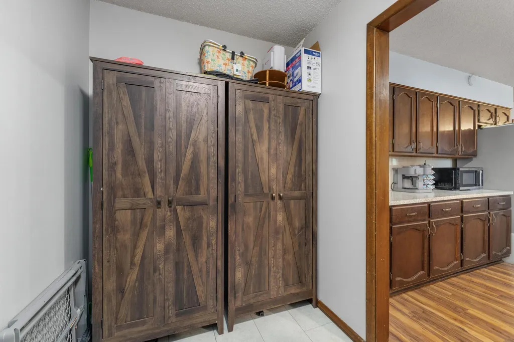 1109 N Burrows Belle Plaine KS 67013
