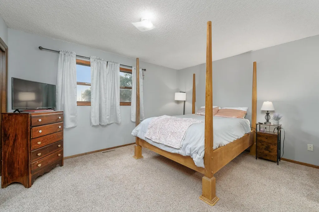 1109 N Burrows Belle Plaine KS 67013