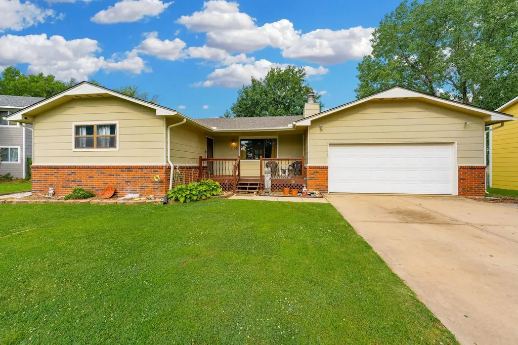 1109 N Burrows Belle Plaine KS 67013