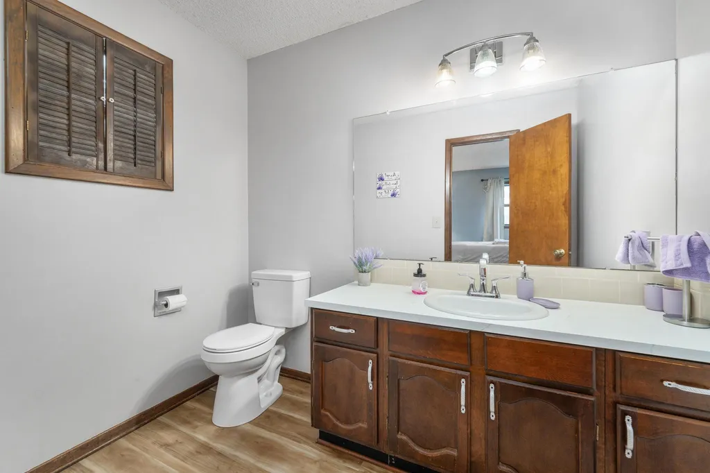 1109 N Burrows Belle Plaine KS 67013