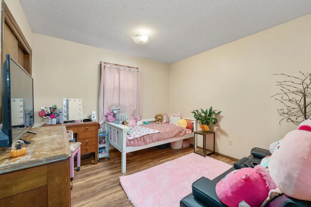 1109 N Burrows Belle Plaine KS 67013