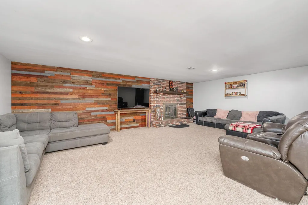 1109 N Burrows Belle Plaine KS 67013