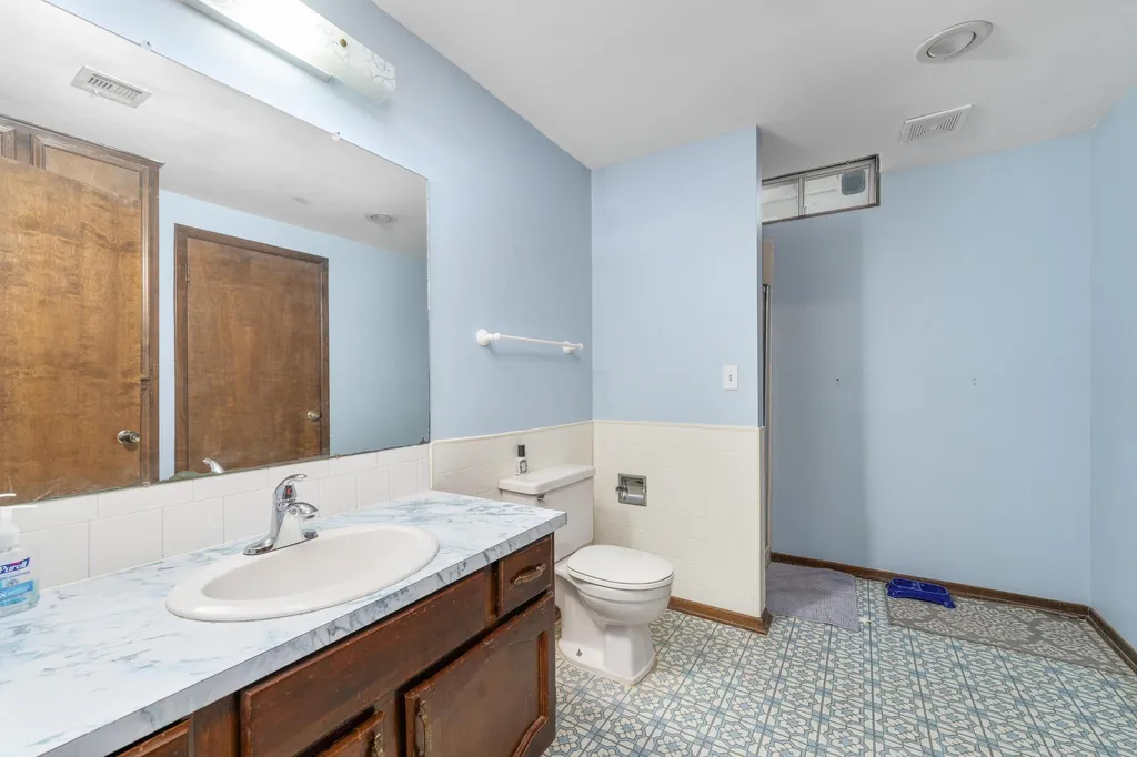 1109 N Burrows Belle Plaine KS 67013