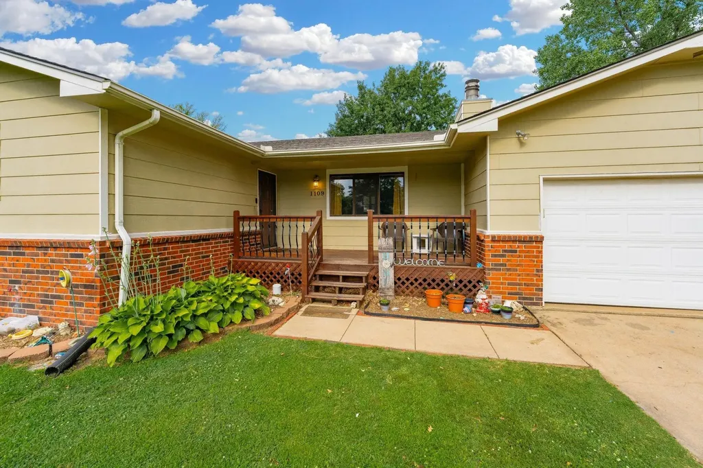 1109 N Burrows Belle Plaine KS 67013