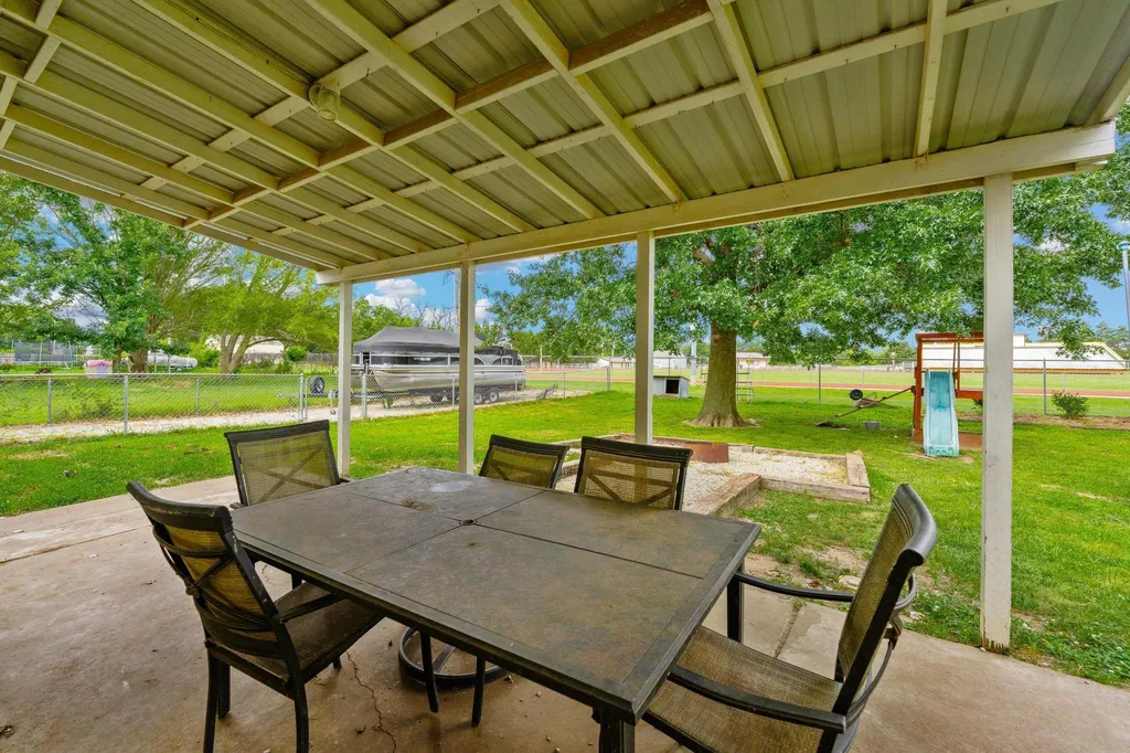 1109 N Burrows Belle Plaine KS 67013