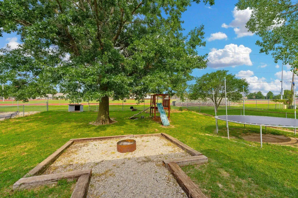 1109 N Burrows Belle Plaine KS 67013