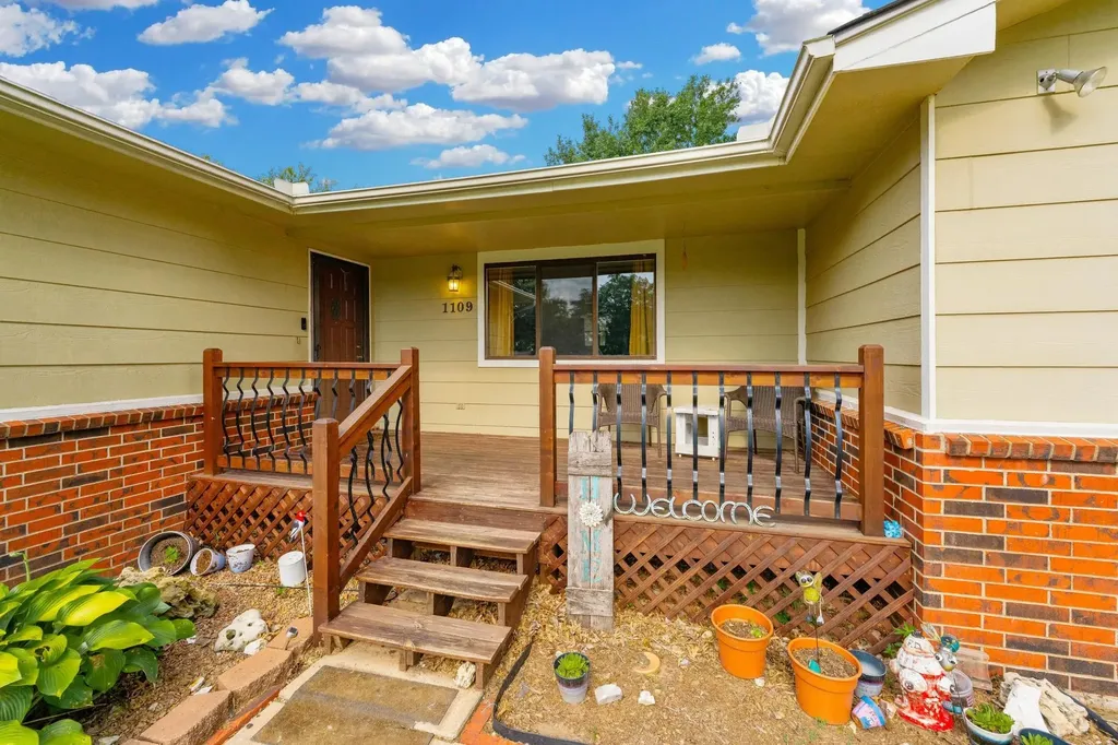 1109 N Burrows Belle Plaine KS 67013