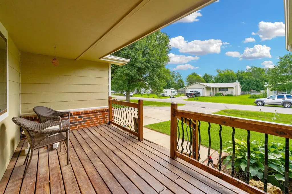 1109 N Burrows Belle Plaine KS 67013
