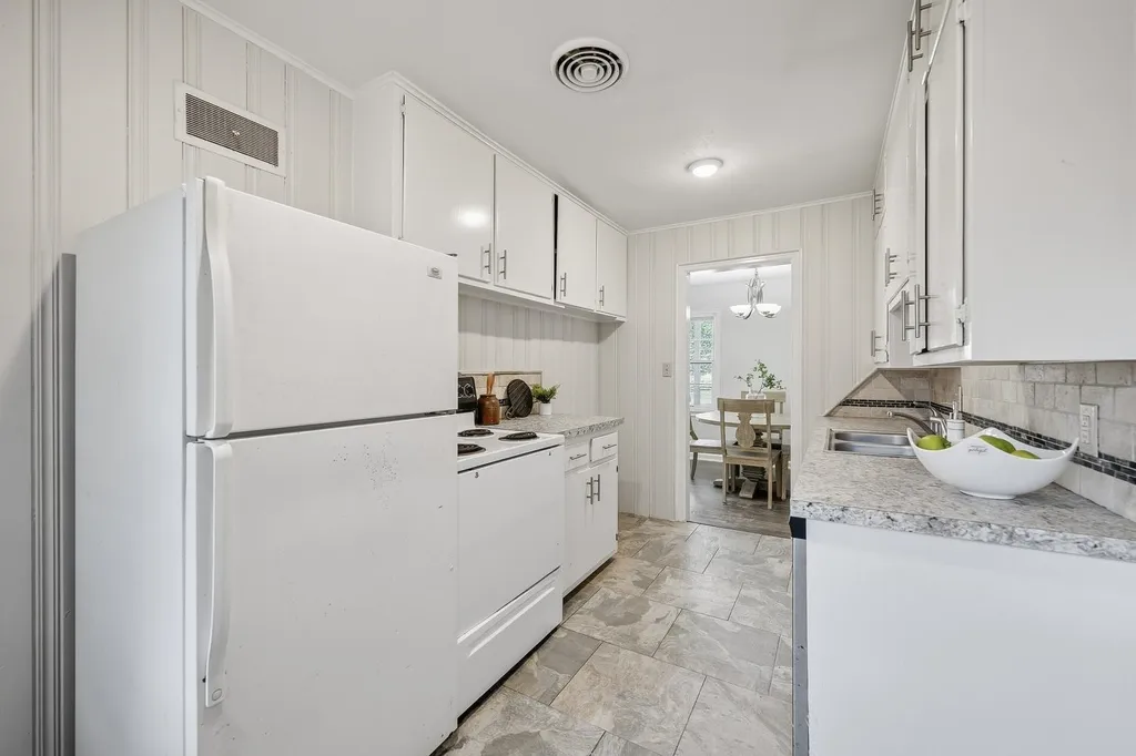 1720 S Roanoke Drive Wichita KS 67218