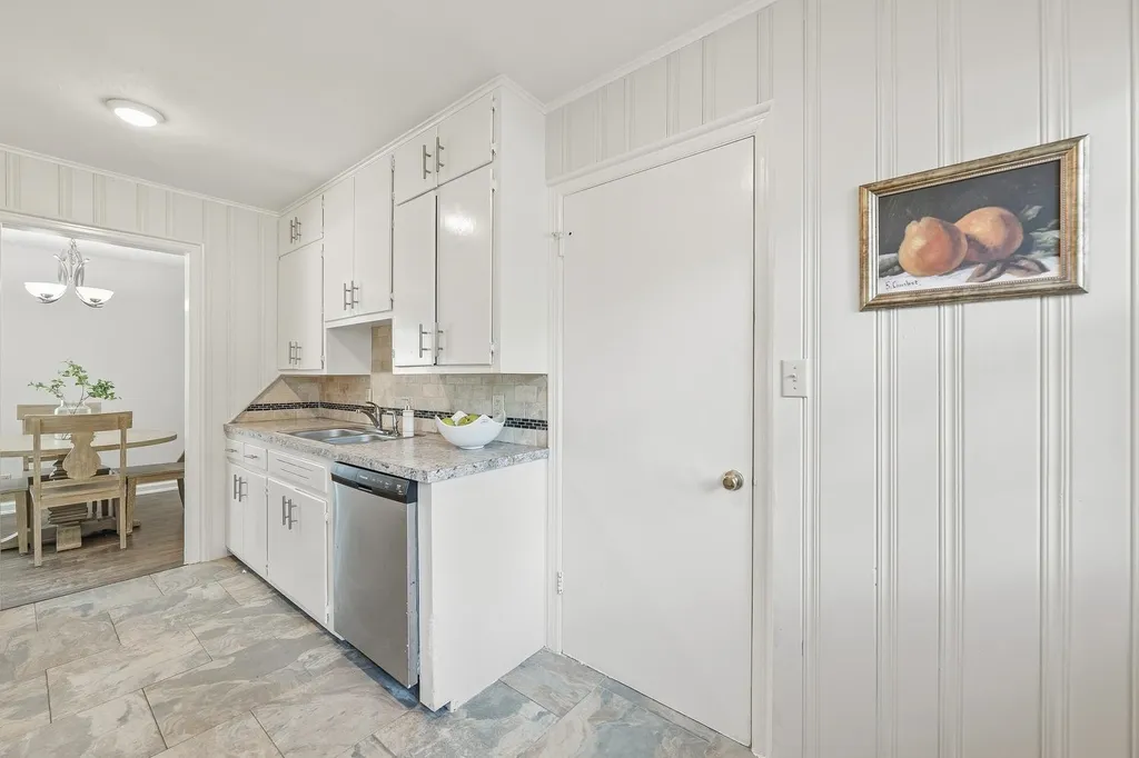 1720 S Roanoke Drive Wichita KS 67218