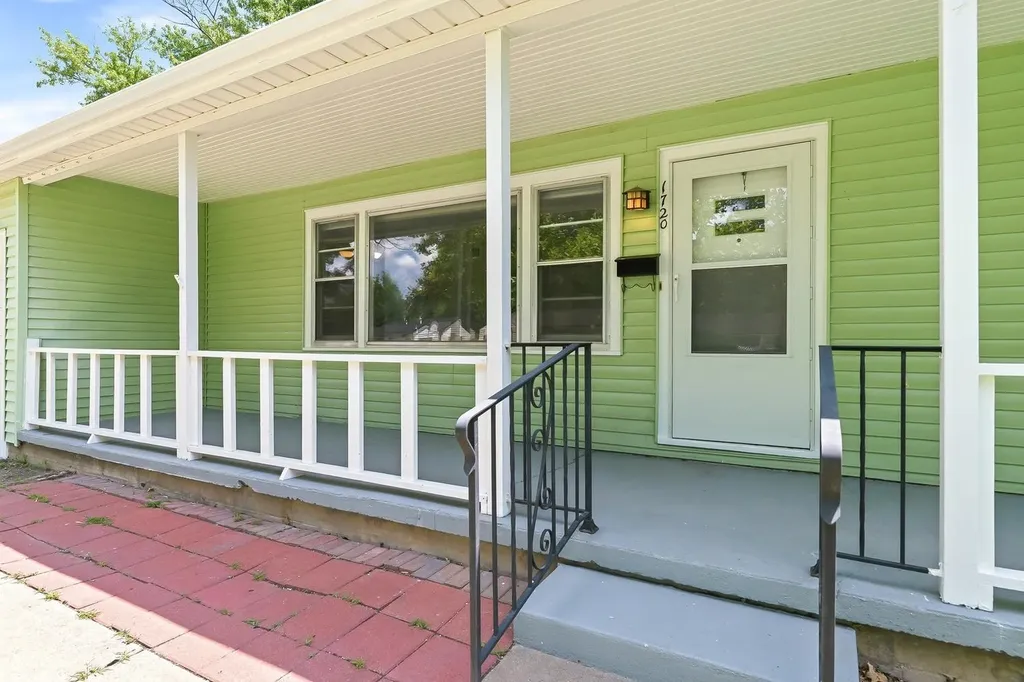 1720 S Roanoke Drive Wichita KS 67218