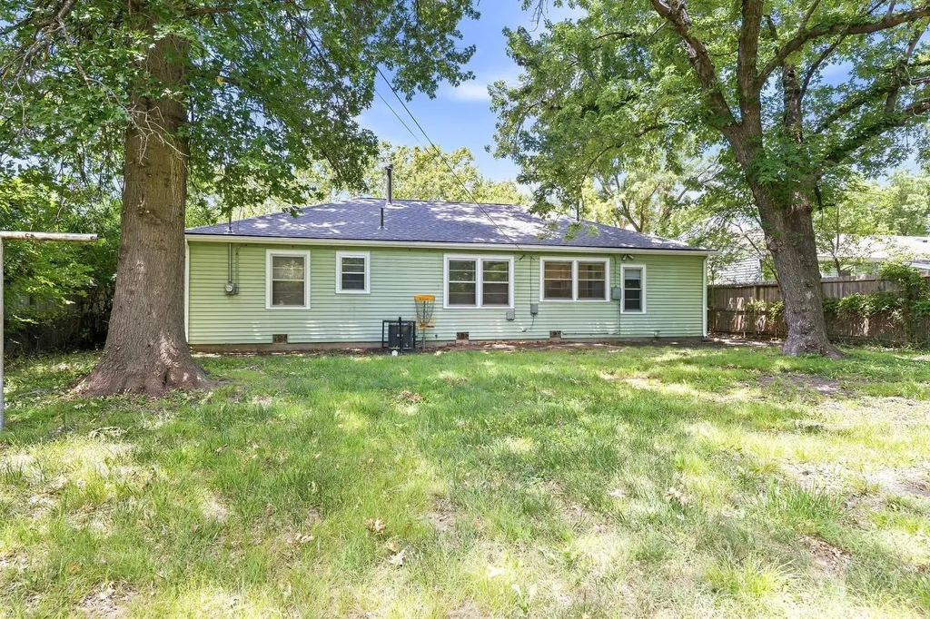1720 S Roanoke Drive Wichita KS 67218