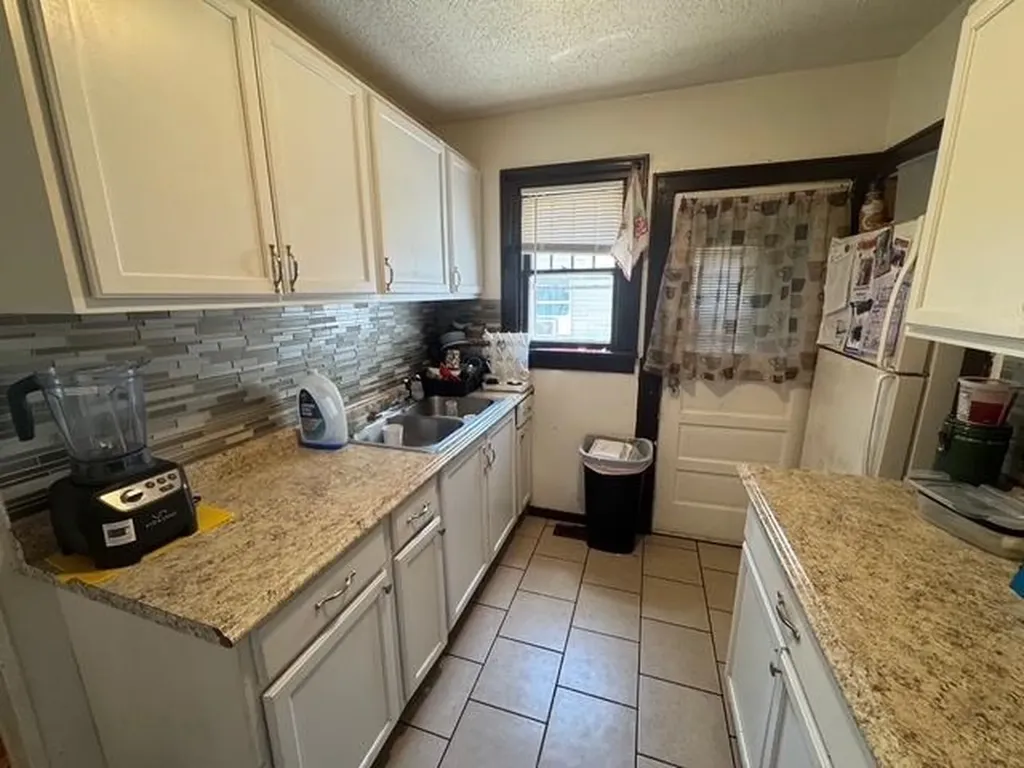 615 S Broadview Avenue Wichita KS 67218