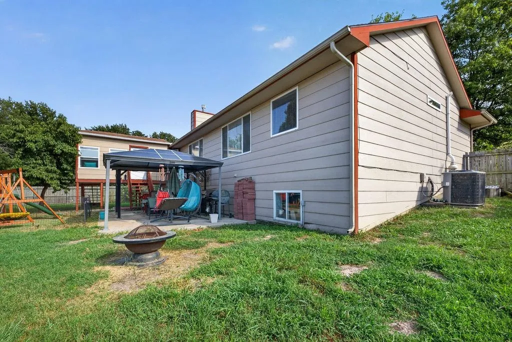 1802 S Hoyt Circle Wichita KS 67207