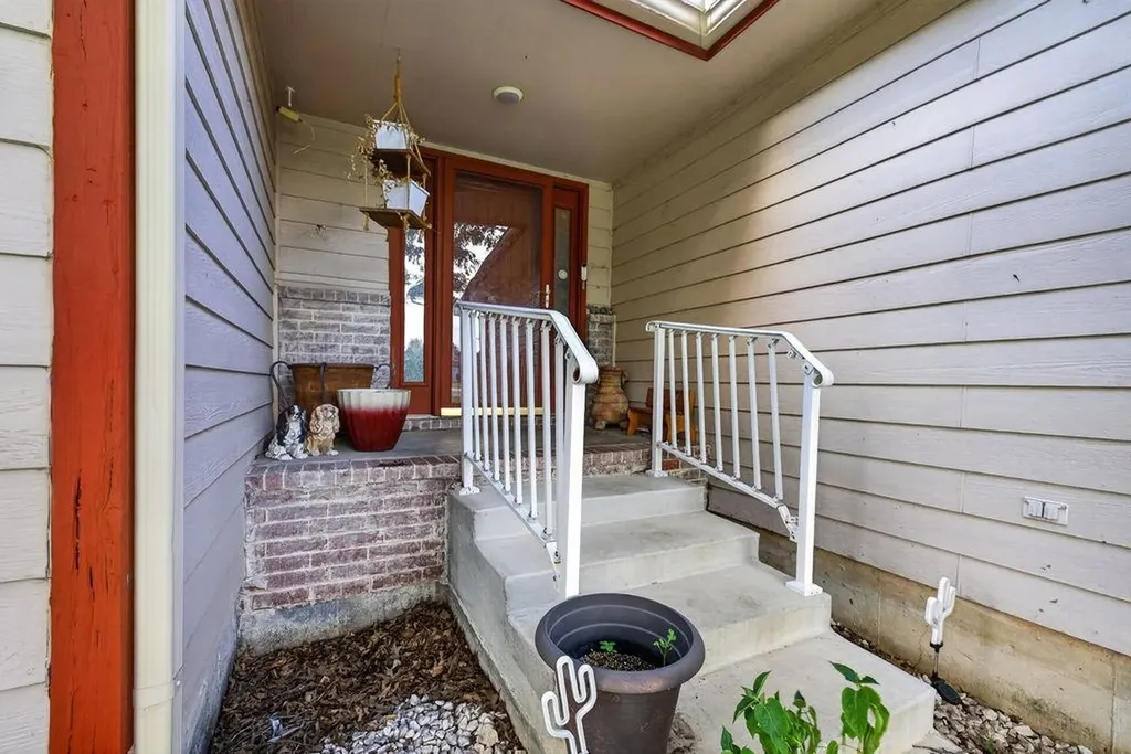 1802 S Hoyt Circle Wichita KS 67207