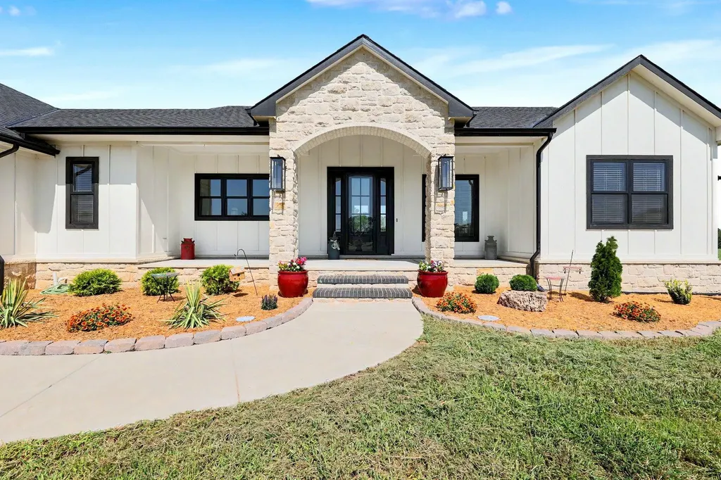 20465 SW Tawakoni Road Douglass KS 67039
