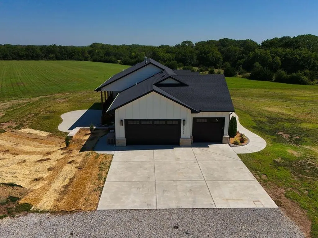 20465 SW Tawakoni Road Douglass KS 67039