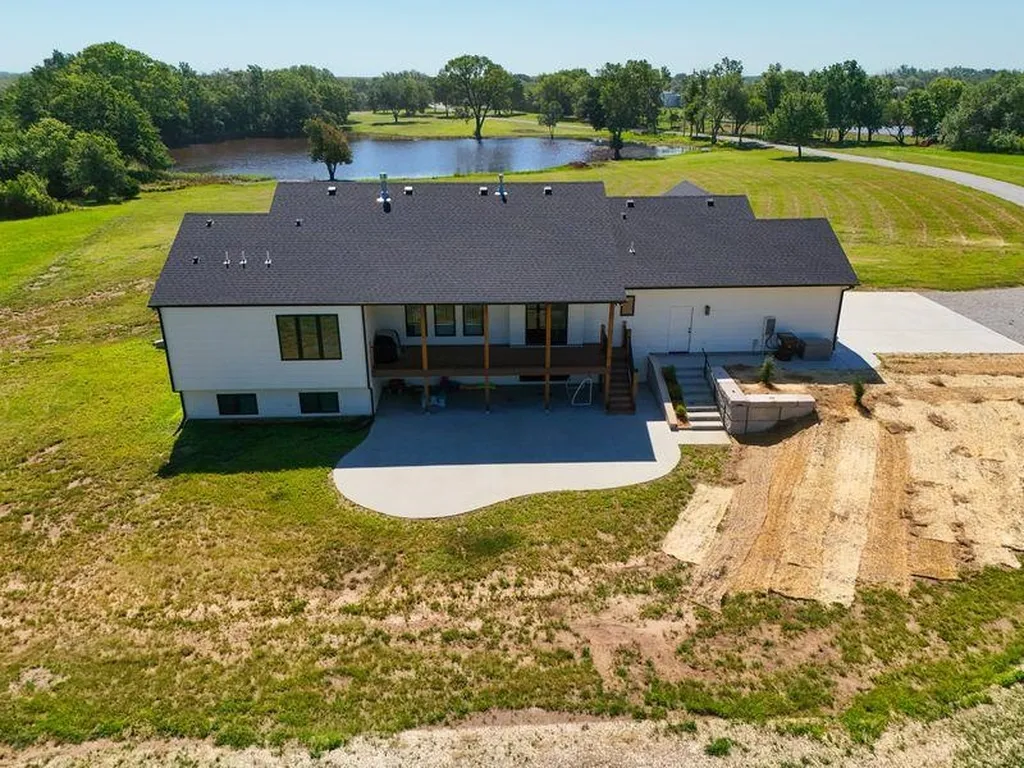 20465 SW Tawakoni Road Douglass KS 67039