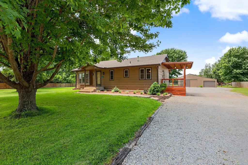 9809 S Laura Street Haysville KS 67060