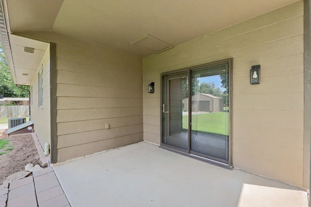 9809 S Laura Street Haysville KS 67060