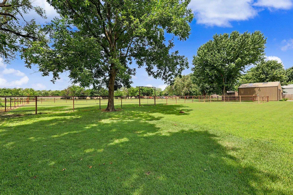 9809 S Laura Street Haysville KS 67060