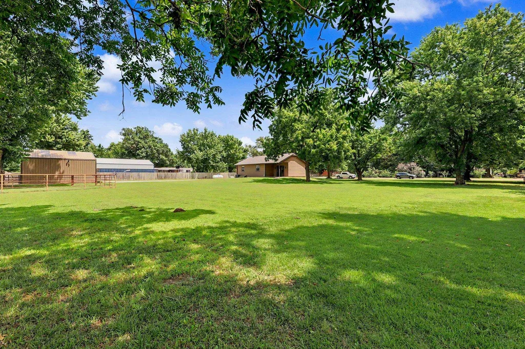 9809 S Laura Street Haysville KS 67060