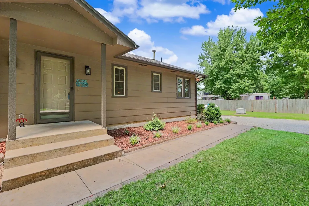 9809 S Laura Street Haysville KS 67060