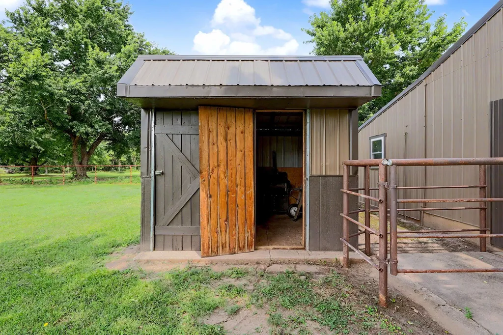 9809 S Laura Street Haysville KS 67060
