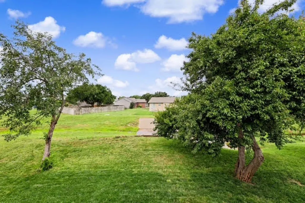 1913 S Honeytree Street Wichita KS 67207