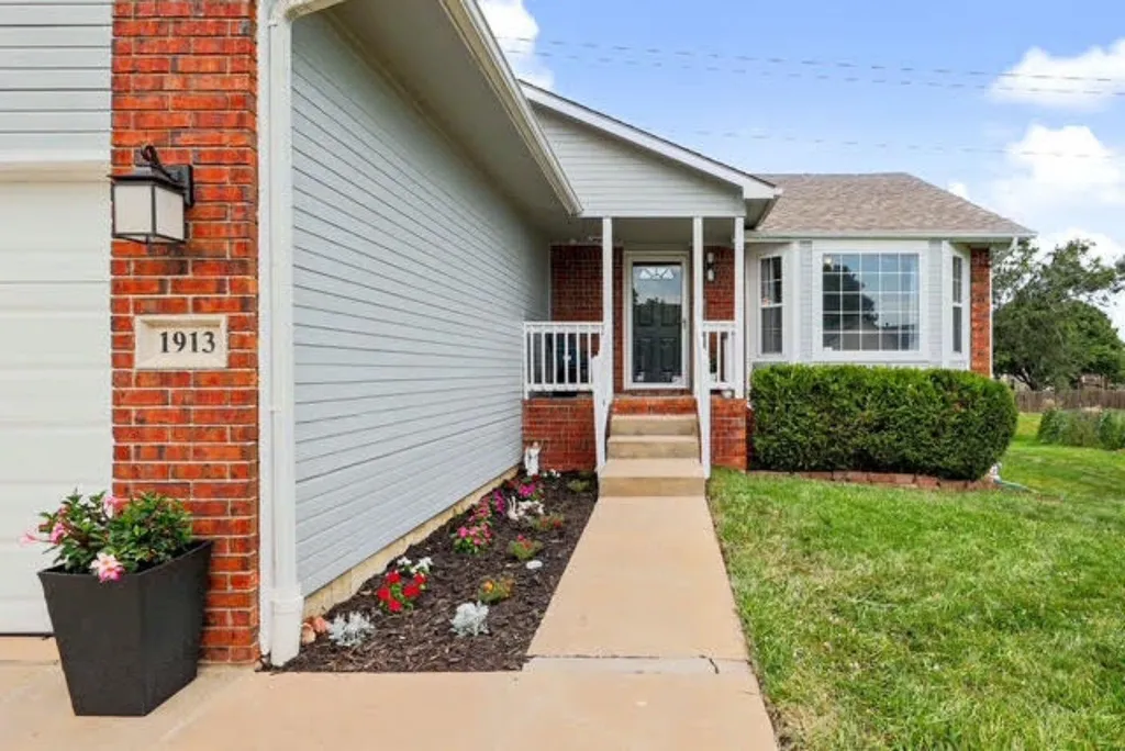 1913 S Honeytree Street Wichita KS 67207