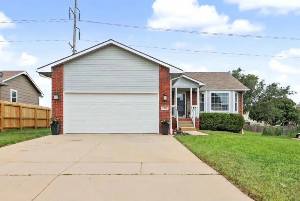 1913 S Honeytree Street Wichita KS 67207