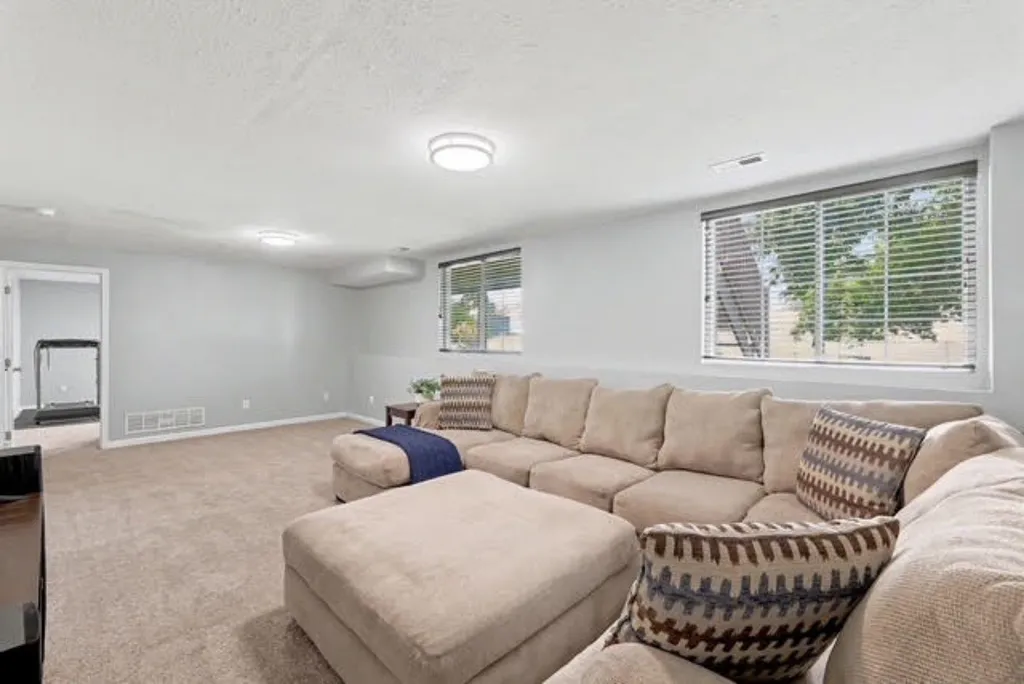 1913 S Honeytree Street Wichita KS 67207